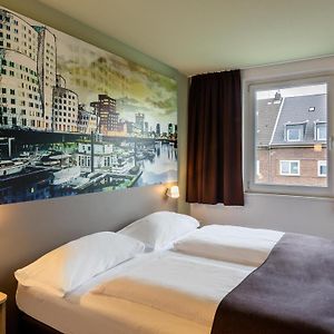 Zimmer mit Kingsize-Bett
